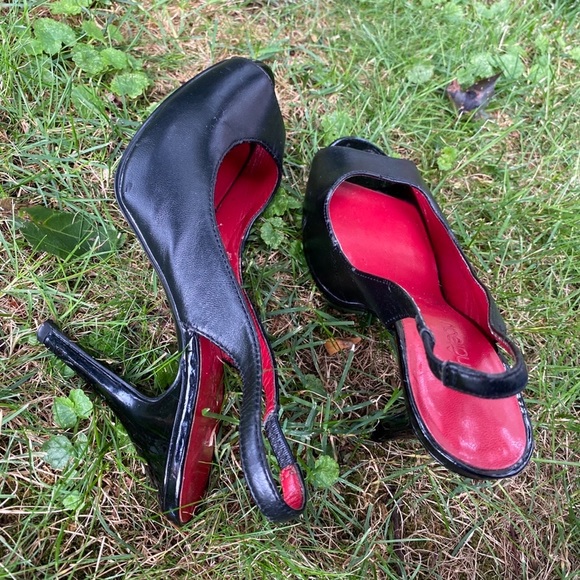 Le Chateau black and red slingback heels - Picture 4 of 9